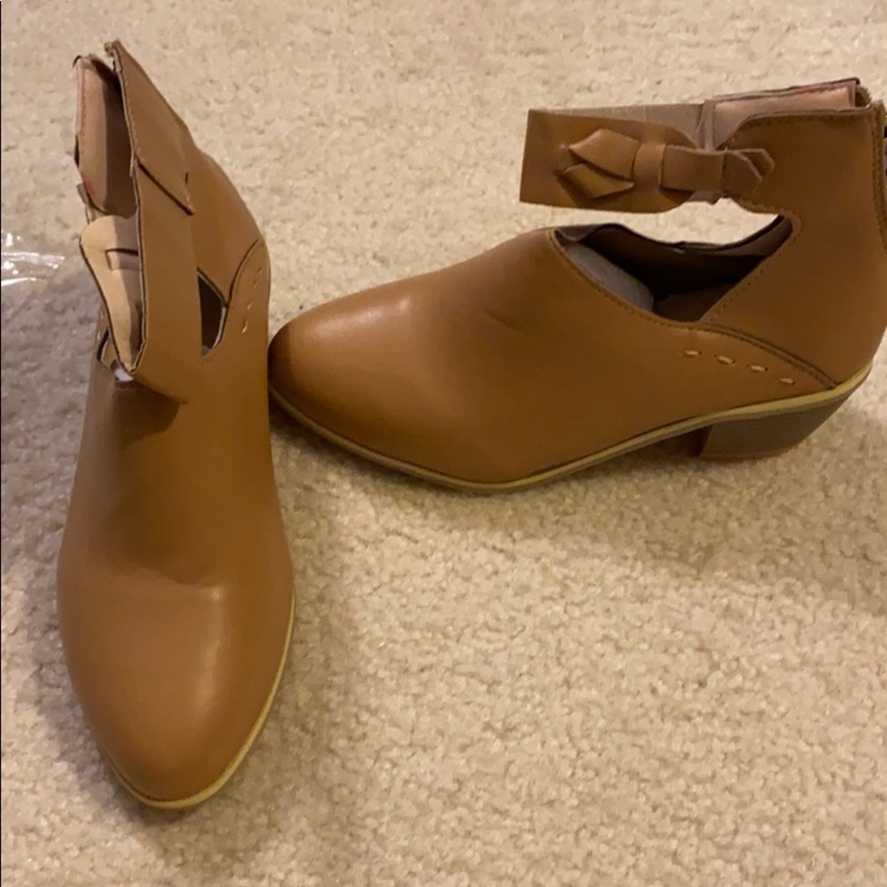 Brand new tan bootie